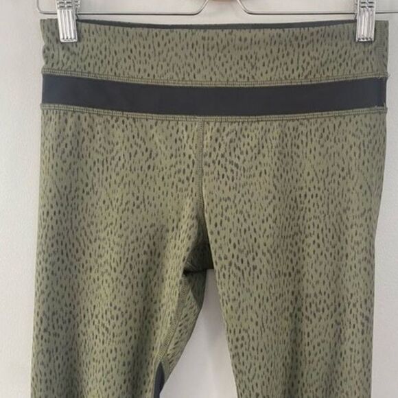 Lululemon Inspire Crop II Leggings Luxtreme in Dottie Dash Fatigue Green Black 4 - Picture 3 of 11